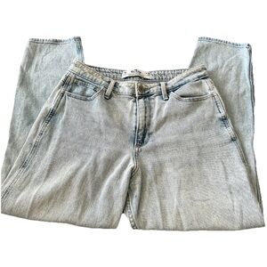 Hollister High Rise Curvy Mom Jean Light Wash